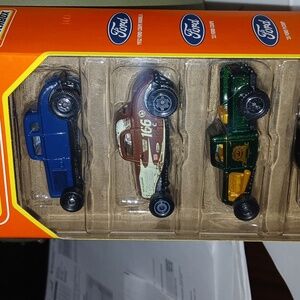 Matchbox MBX Road Cruisers Set - Blue, Cream, Black, Red Etc